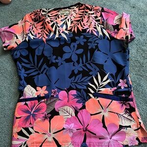 Women’s scrub top